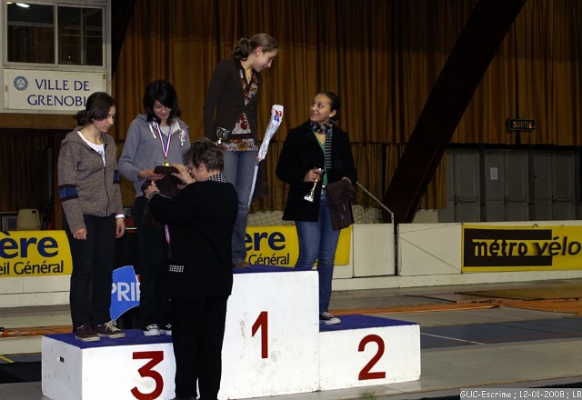 PICT7638.JPG - CERA minime, Grenoble, Samedi 12 Janvier 2008 : podium sabre dames