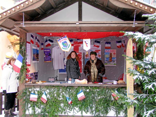 DSCF4433k.jpg - Décembre 2009: Grenoble et le GUC-Escrime à l'honneur au marché de Noël de HALLE (Allemagne - Saxe-Anhalt), ville jumelée à Grenoble