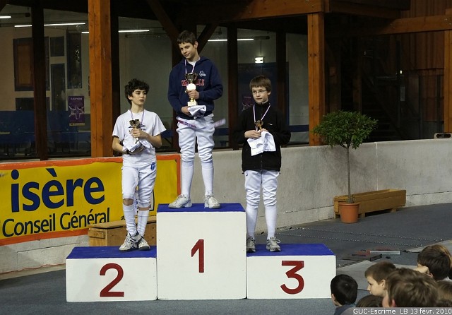 DSC00286.JPG - 13 février 2010, championnat départemental benjamin : podium épée masculine