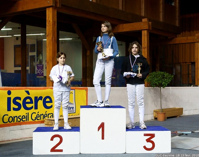 DSC00300a.jpg - 13 février 2010, championnat départemental benjamin : podium sabre féminin