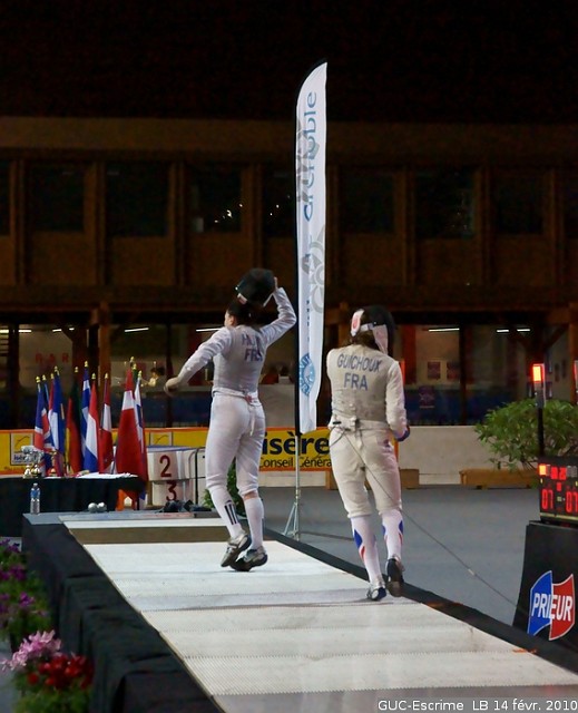 DSC00701a.jpg - Finale Fleur'Isère 14-fév-2010 : Julie HUIN égalise face à Mathilde GUICHOUX