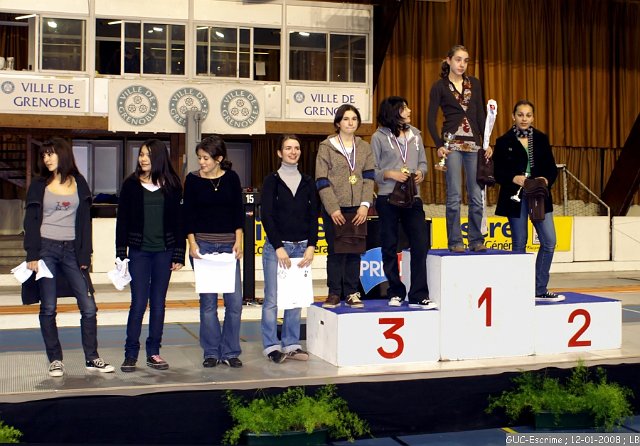 PICT7640.JPG - CERA minime, Grenoble, Samedi 12 Janvier 2008 : podium sabre dames