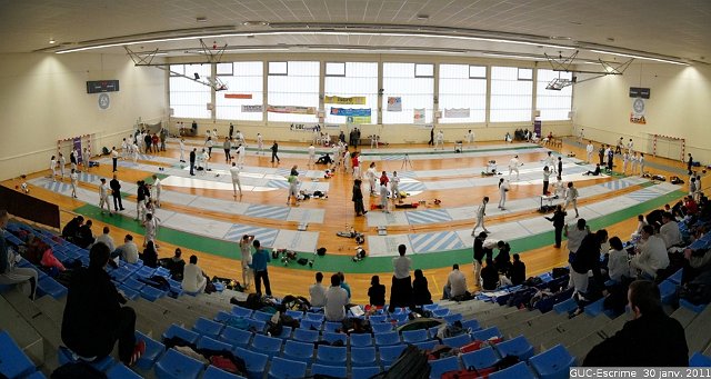 DSC02811_stitch.jpg - Championnat régional Rhône-Alpes séniors épée par équipes, fleuret en individuel et par équipes, organisé par le GUC-Escrime au gymnase Hoche(30 janvier 2011)