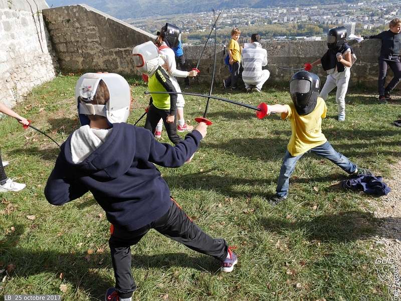 P1040050_1_1.JPG - 25 octobre, stage de la Toussaint : jeu "Prise de La Bastille"