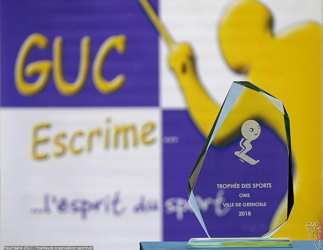 P1050597_1_1.JPG - 8 mars 2018, le GUC-Escrime reçoit le trophée de la meilleure organisation sportive  pour Fleur'Isère 2017, demi finale des championnats de France de fleuret par équipes.