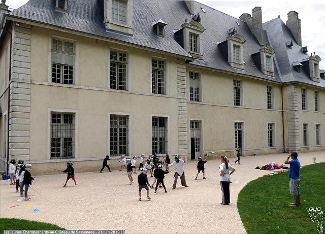 P1090594_1_1.JPG - 21 juin 2019 : fin du cycle d'initiation des élèves de Champagnier au Château de Sassenage ! (CP-CE1)