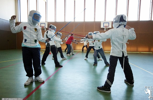 DSC05285.JPG - L'équipe de gauche doit parer les attaques de l'équipe adverse.