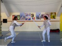 ...le Sith se jette sur son adversaire